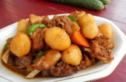 土豆炖鸡块的家常做法,土豆炖鸡块的做法与技巧解析”